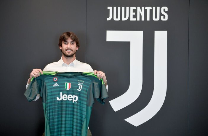 Mattia Perin resmi pindah ke Juventus